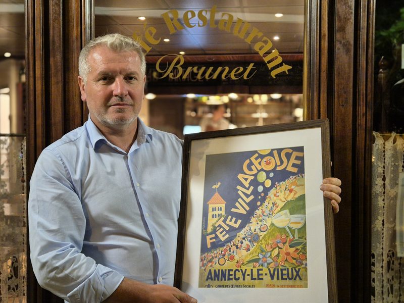 Le Café Brunet présente l'affiche 2025 de la Fête Villageoise