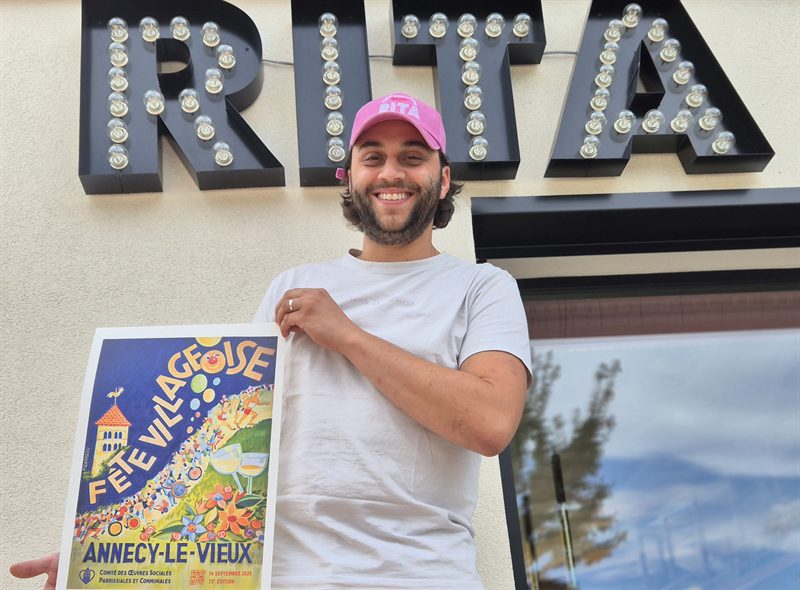 Rita présente l'affiche 2025 de la Fête Villageoise